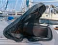 The mosquito net from G-Nautics is simply slipped over the hatch. From 50 euros at www.svb.de