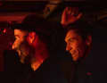 Will Harris et Nicolas Lunven sourient lors de la vérification des trackers