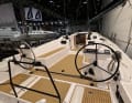 Le cockpit offre beaucoup d'espace pour profiter et naviguer activement.