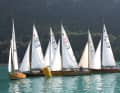 Bateaux historiques en bois sur le Wolfgangsee : 71 bateaux provenant de six pays ont pris le départ de la régate anniversaire de l'UYC Wolfgangsee.