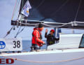 Lo skipper di "Red 2" è Mathias Müller von Blumencron di Amburgo. Al suo fianco, l'americana Cole Brauer, velista del giro del mondo in classe 40, che sta disputando la sua prima Baltic 500.