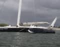 Vor Honolulu auf Hawaii war der revolutionäre Trimaran seit 2015 zurückgelassen worden und vollständig von seiner Ausrüstung befreit.