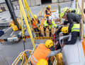 Zuvor hatte das Technik-Team die Foils an Land installiert