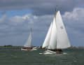 Lemsteraaken bei einer Regatta auf dem Markermeer.