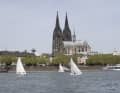 Rheinwoche 2026: Die Teilnehmer im Hafen des Club für Wassersport Porz e.V. 1926 und unterwegs auf dem Rhein vorbei an Köln mit dem Dom, den Kranhäusern und dem Schokoladenmuseum