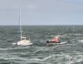 Vor Helgoland konnte die unterkühlte Seglerin per Hubschrauber von Bord der Segelyacht geholt werden.