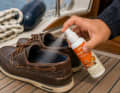 Le déodorant pour chaussures de Prax est simplement vaporisé sur les textiles et sèche sans laisser de résidus visibles. Il n'a pas d'odeur propre et empêche durablement la croissance des bactéries responsables des odeurs.