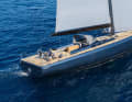 ICE 80 Blue Water Sport: Wie bereits bei anderen Modellen der Werft zeichnete Umberto Felci für Konstruktion, Linien und Gestaltung verantwortlich. Der Designer vom Gardasee lieferte einen Entwurf, der vertraute Elemente moderner Performance-Cruiser aufgreift, sie aber nicht bis ins Extreme steigert.