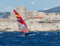 Windsurf-Weltmeister Sebastian Kördel hat am Sonntag noch alle Medaillenchancen bei der olympischen Testregatta im iQFoil