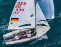 Theresa Löffler e Christopher Hoerr iniziano la finale del 470 misto al quinto posto.