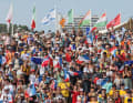 Ai tifosi di Marsiglia è stata offerta la propria arena in occasione dell'allegra festa sportiva delle nazioni veliche.
