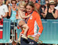 Olympiasiegerin Marit Bouwmeester mit ihrer Tochter Jessie Mae