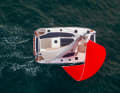 Le catamaran mesure 12,10 mètres de long et 6,91 mètres de large.