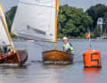 Gommoni da 12 piedi alla boa n. 5. Immagini dalla 34ª edizione dell’Hamburg Summer Classics.