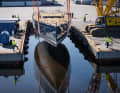 Le chantier naval a conçu le Swan 128 pour les passages océaniques prolongés et les régates. Un double safran garantit un pilotage précis et une grande réactivité.