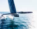Vor wenigen Tagen hob der neue „Maxi Edmond de Rothschild" erstmals ab – stabil, kontrolliert und bei Windstärken von gerade einmal 10 bis 13 Knoten.