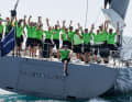 « Le secret principal de notre succès, c’est que c’est toujours la même équipe qui revient, année après année : un groupe très fidèle et très dévoué », explique le skipper Will Glenn. L’équipage bénéficie de sa base à Majorque, où le « Win Win » a son port d’attache.
