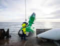 Off to the winter break: A large fairway buoy from the summer buoyage is cleaned on a buoy layer before being taken on board. To the right, the winter buoy is ready.