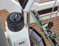 Access to everything on the wheel: compass, plotter, traveller, mainsheet, instruments.