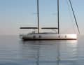 Bill Tripp drew a 22 metre long ketch that goes on long journeys without diesel but with a 220 kWh battery bank. The carbon hull will be delivered to KM Yachtbuilders in Makkum in spring 2025.