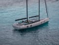 Carbon rig de luxe: sail handling is fully electric, the deck remains tidy and the working cockpit is separate from the guest cockpit.