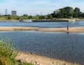 Niedrigwasser am Rhein bei Duisburg-Bruckhausen. | Jochen Tack