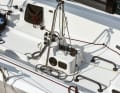 The open cockpit is well structured. In the centre is a trim console for the mainsheet and backstay. It is also used to raise and lower the optional Torqeedo outboard motor.