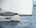 The rig comes from Seldén and is made of carbon fibre. The bowsprit protrudes a good metre beyond the negative stem.