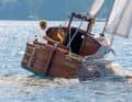 Einfach Segeln: Der Knickspanter läuft unter Segeln erstaunlich gut – gemessen an Größe und Konzept der Konstruktion