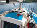 Organised: Halyards and outhauls are redirected towards the cockpit, saving you the awkward walk to the mast. Standing in the companionway, everything is easy to reach. The "pit" doesn't get in the way during regattas