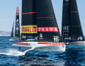 Die Teams aus Frankreich (Orient Express Racing Team), Italien (Luna Rossa Prada Pirelli) und Großbritannien (Ineos Britannia) beim Training in spanischen Gewässern