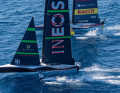 Britannia" et "Luna Rossa" dans la course, proue contre proue