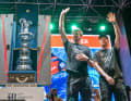 I co-piloti neozelandesi Peter Burling (a sinistra) e Nathan Outteridge, vincitori del torneo