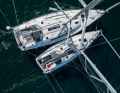Large & small: Ideally, the boat towing the pack should be the larger one, as this also makes it possible to sail ahead quickly. However, the packet method only works on smooth water