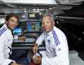 Deux grands noms de la voile allemande : Jochen Schümann (à droite) et Boris Herrmann (à droite) à bord de l'"Esimit Europa II".