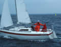 The 22i has a sail area of around 19.4 square metres instead of 21.5, but weighs around 975 kilograms – almost 300 kilograms less than the 22.