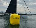 The long-distance winner "Rafale" crosses the finish line here