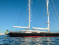 47. Burrasca: Baunummer 1 aus Perinis gefeierter 56-Meter-Serie ging zunächst an einen Russen. Die Aluyacht bietet dank 497 Gross Tons Kabinen für zwölf Gäste und neun Crewmitglieder. Mit 1560 Quadratmeter Segelfläche schafft die Flybridge-Ketsch 17 Knoten. „Burrasca“ war 2014/15 im Refit und wechselte für 15,5 Millionen Euro den Eigner. Wenige Jahre später standen die 545 Tonnen wieder zum Verkauf, jetzt hat es wohl geklappt.