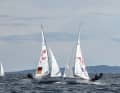 Im Duell: Die französischen EM-Bronze-Gewinner Matisse Pacaud/Lucie de Gennes und Simon Diesch/Anna Markfort mit der Segelnummer GER 11.