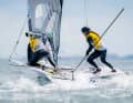 Du 20 au 24 juin, les athlètes olympiques seront à l'épreuve lors de la Kieler Woche. On voit ici Sophie Steinlein et Cathy Bartelheimer en pleine action en 49erFX.