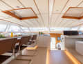 Sanftes „4K“-Refit: Im Deckshaus-Salon übernahm Nauta Design die Freischwinger von Mart Stam, erneuerte aber ...