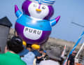 The fans enjoyed Puru before the start of the race...