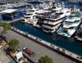 Der Geräuschpegel während der Rennen ist enorm. Aus Sicherheitsgründen liegen die Superyachten während des Grand Prix von Monaco nicht direkt an der Kaimauer wie sonst.