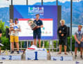 Il podio del Campionato del Mondo con il vincitore Enzo Balanger dalla Francia, la medaglia d'argento Tom Slingsby (Australia) e Jacob Pye (Nuova Zelanda).