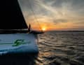 The bow stevens, which are set at an even steeper negative angle, extend the waterline by around 33 centimetres.