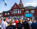 Typisch Sandhamn: Die Crews vor dem großen Bildschirm am Seglarhotell.