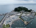 Der Blick von oben auf den WM-Hafen von Enoshima, der 2021 auch Gastgeber der olympischen Regatta war.