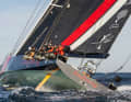 Participant régulier à la Rolex Sydney Hobart Race : le yacht australien de 100 pieds "SHK Scallywag 100".