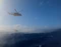 Aus der Rettungsinsel barg der Heli den Verletzten ab