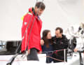 In primo piano si vede l'asso del "Crédit Mutuel" Antoine Carpentier. Sullo sfondo, la coppia Amélie Grassi e Alan Roberts. La vincitrice dell'Ocean Race Europe sbarca, il marito partecipa alla quarta tappa. Foto: Mark Kolbe Photography/Globe40